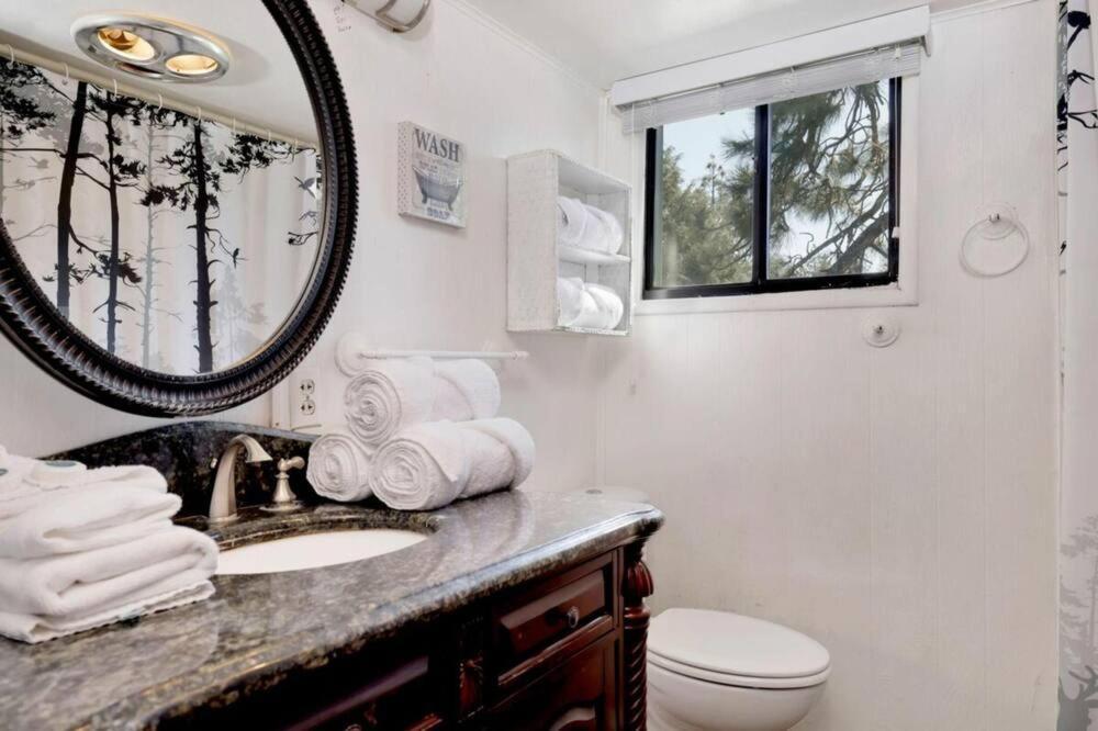 Lake Adjacent Rustic Cabin W Game Room & Hot Tub Big Bear Lake Exterior photo
