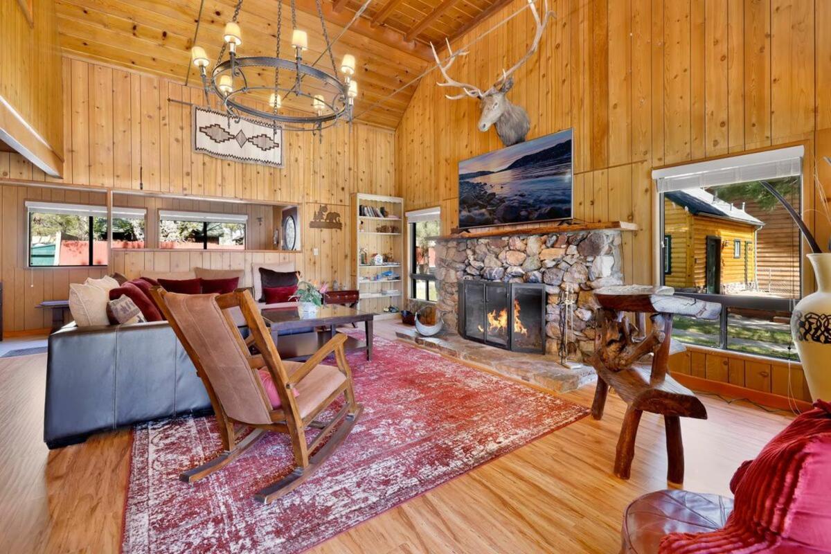 Lake Adjacent Rustic Cabin W Game Room & Hot Tub Big Bear Lake Exterior photo